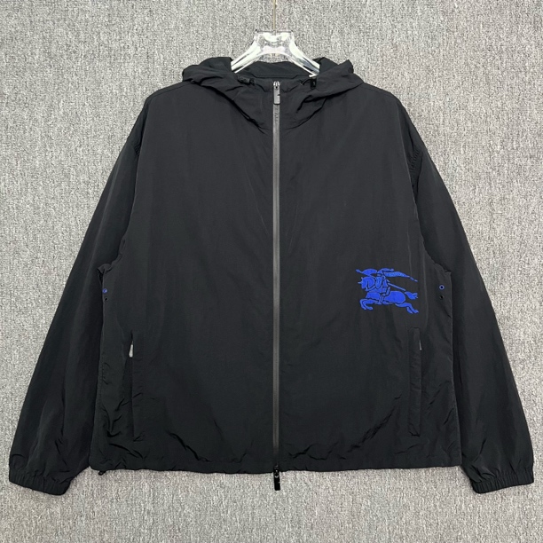 99新 BURBERRY/博柏利 SS25战马刺绣连帽夹克外套/L码/99新/13533