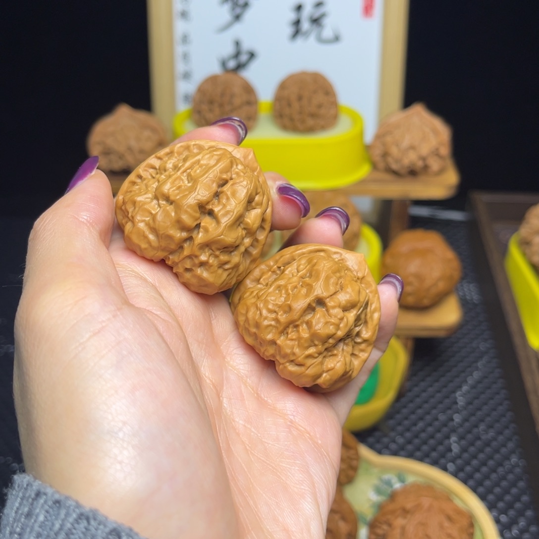 文玩核桃吊坠三角蛙肚41边39打底
