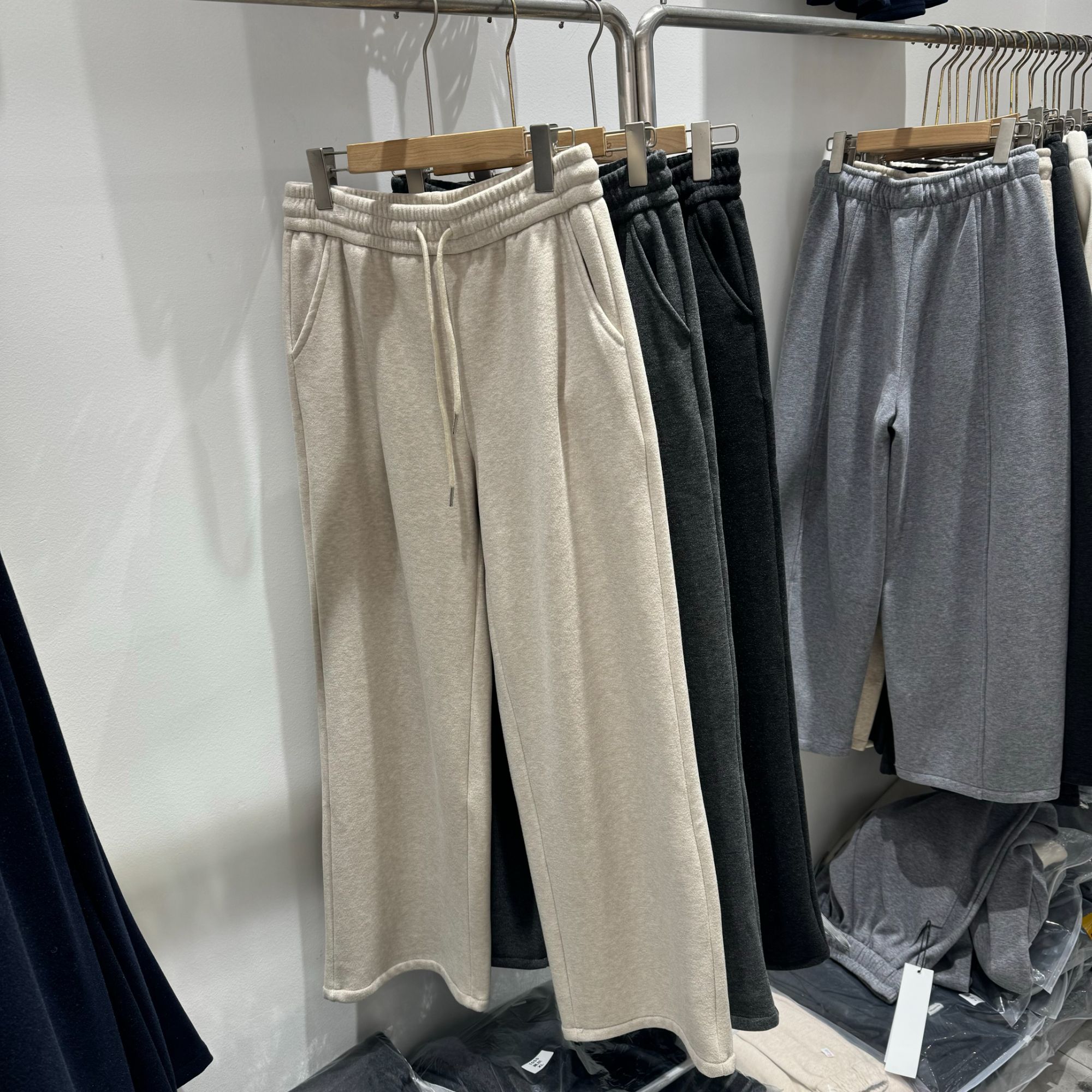 2025冬季新款加绒加厚休闲裤女高腰显瘦百搭直筒阔腿裤运动卫裤