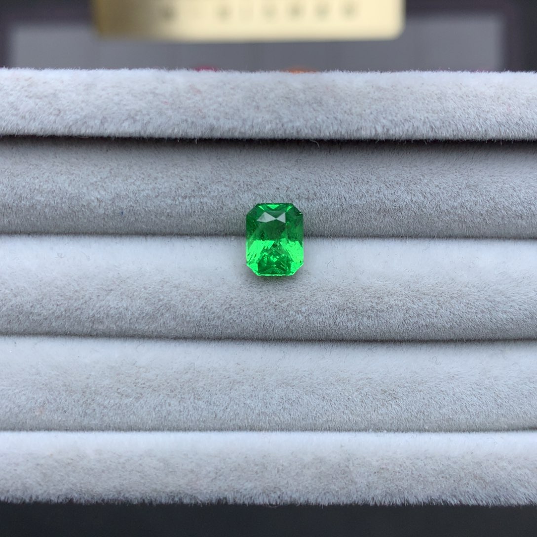 石榴石（沙弗莱）裸石未镶嵌1.01克拉