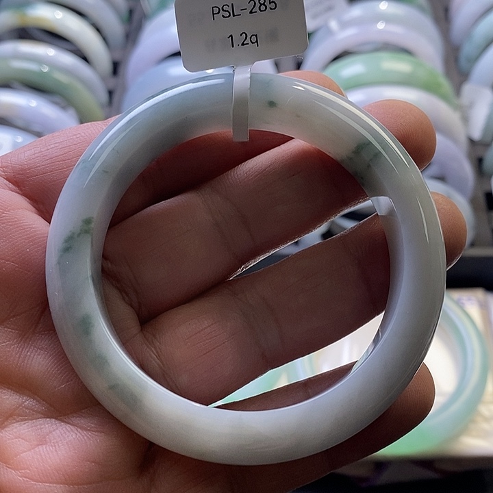 二***半翡翠未镶嵌手镯正