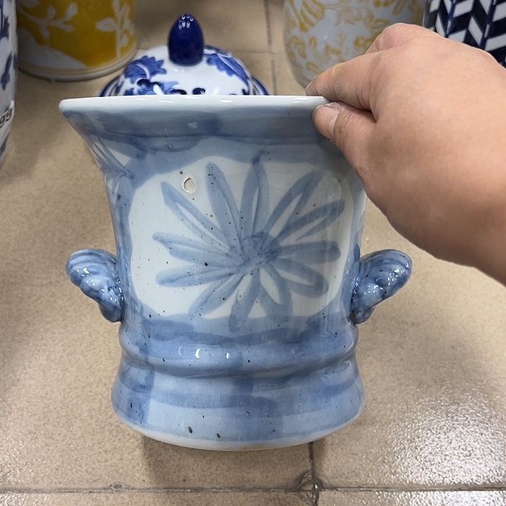 瓷片微瑕陶罐。。。。。。。。。。