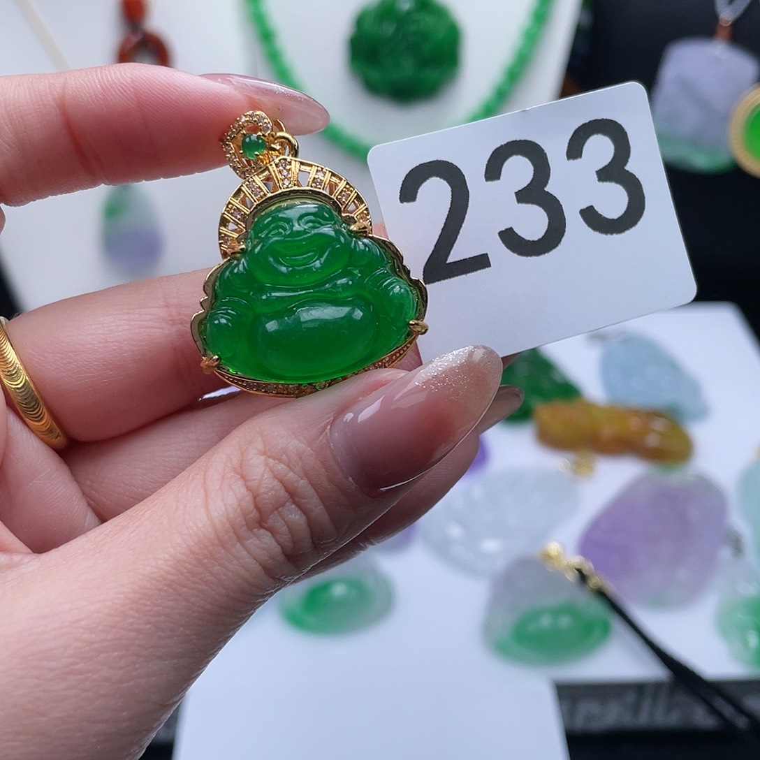 翡翠吊坠(赠链)未镶嵌