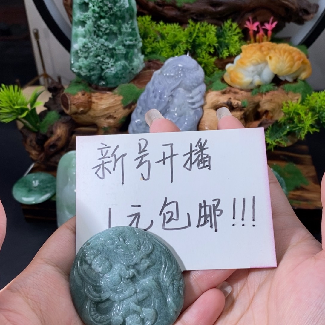 翡翠未镶嵌颈饰御龙观音