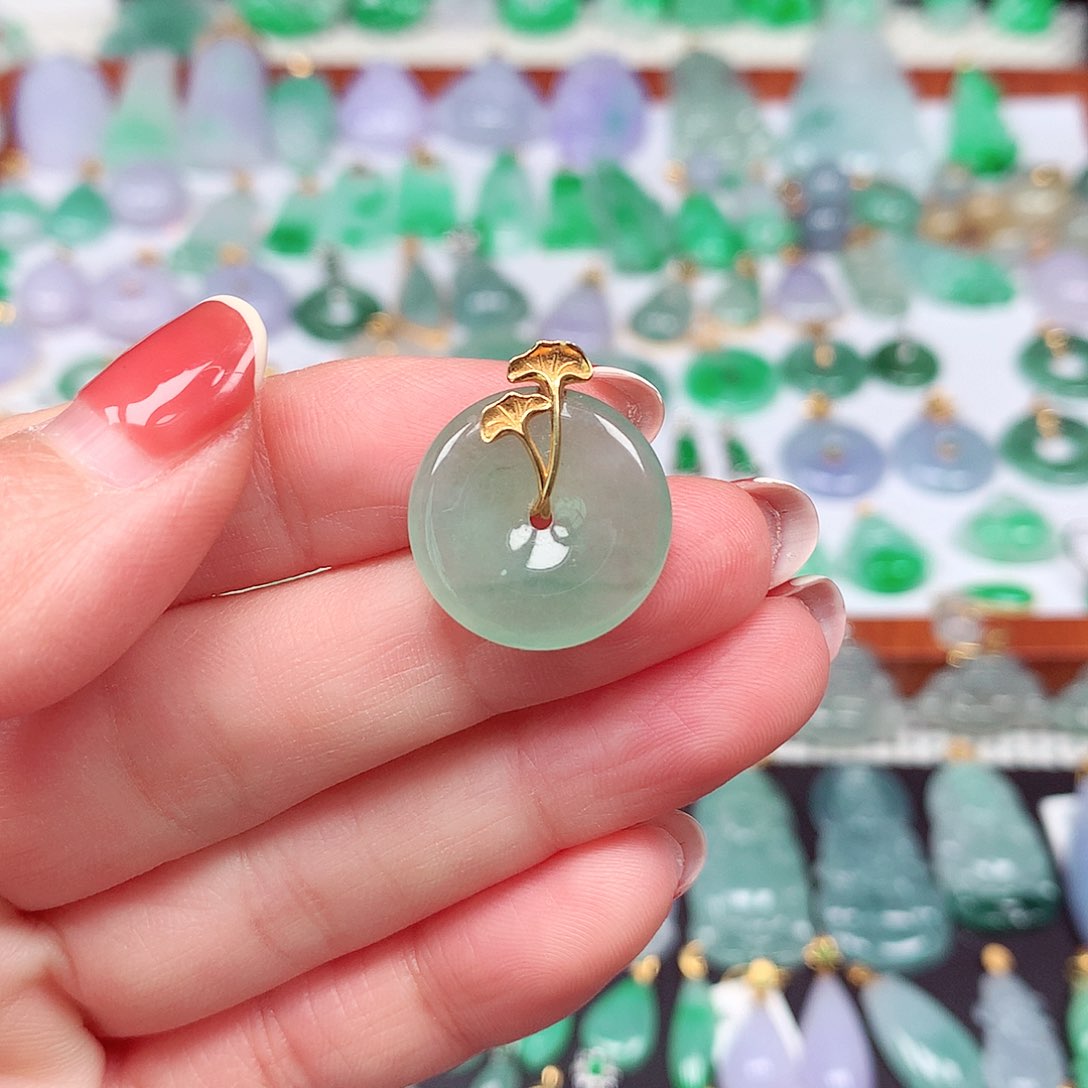 翡翠颈饰18K金镶嵌天然翡翠A货