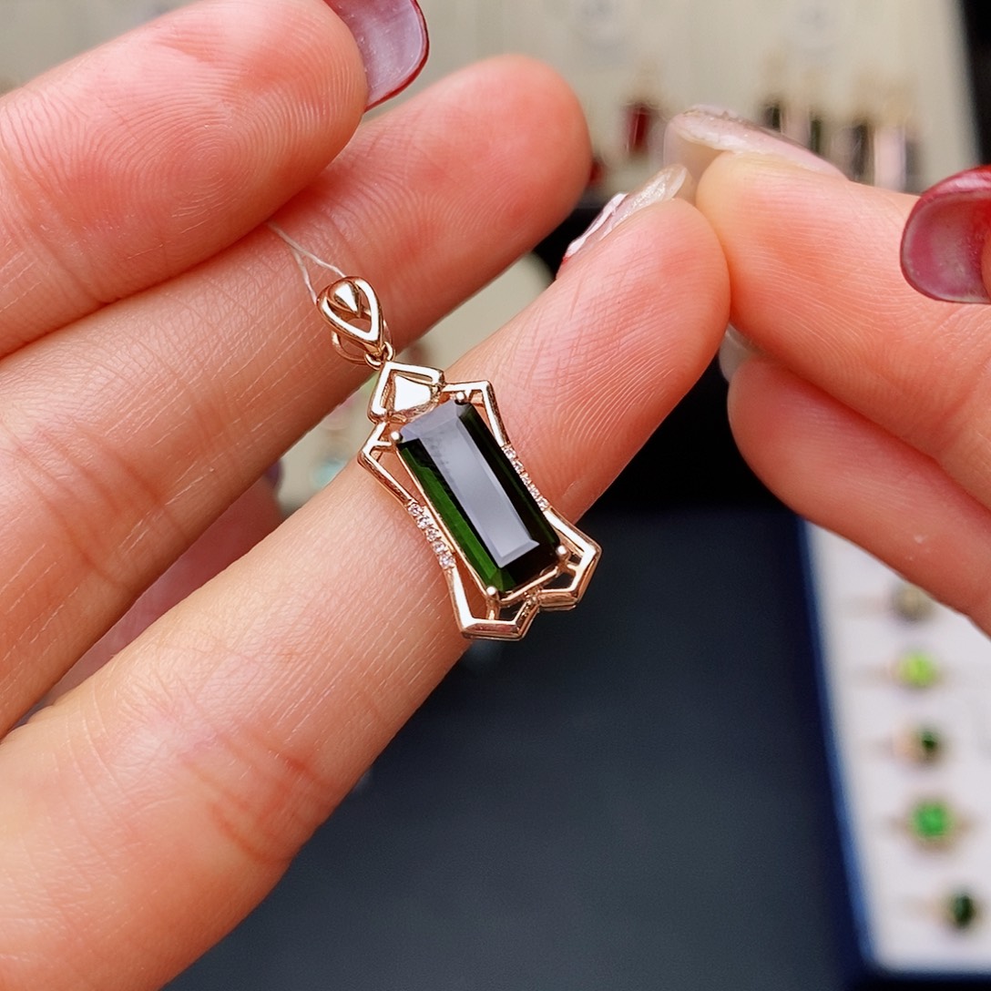 绿色碧玺吊坠18K金镶嵌