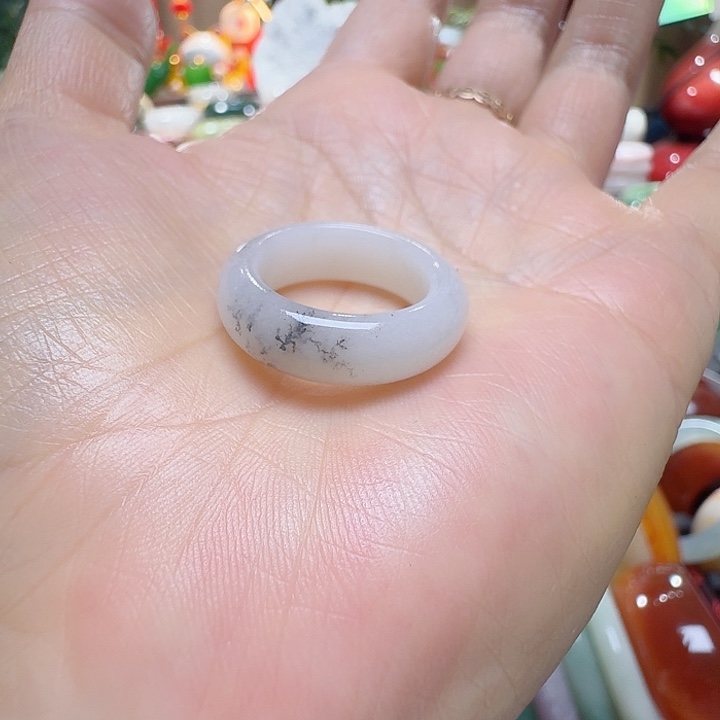 鑫***儿石英质玉未镶嵌戒指