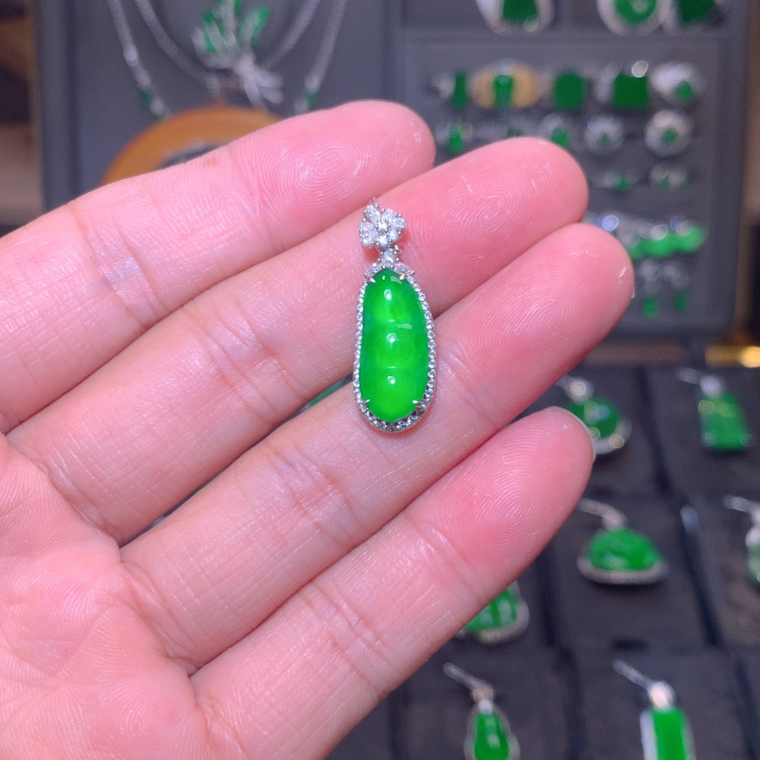 吊坠(不含链)18K金镶嵌翡翠福豆