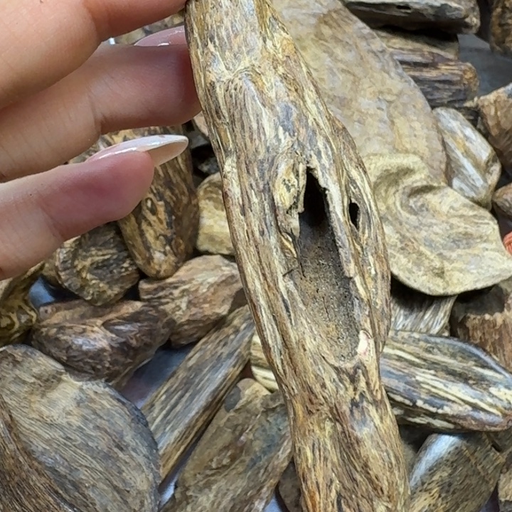 大叶紫檀（黑酸枝木类）