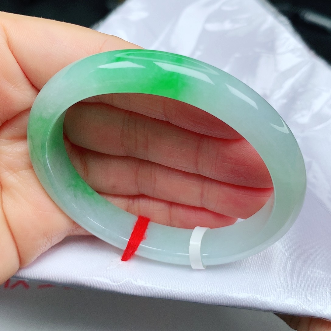 翡翠手镯（贵妃镯）未镶嵌飘阳绿1