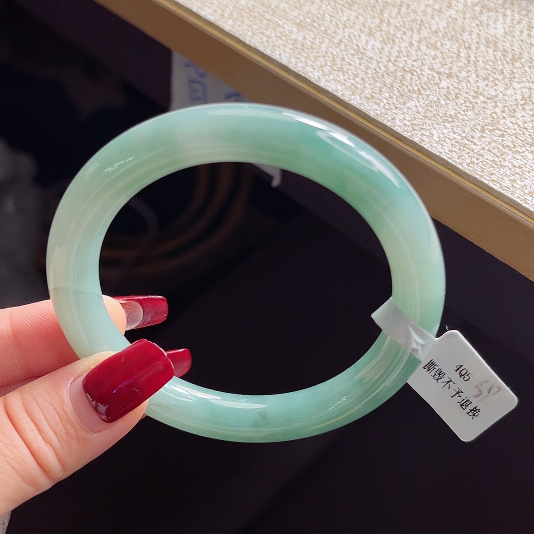 翡翠手镯未镶嵌手镯