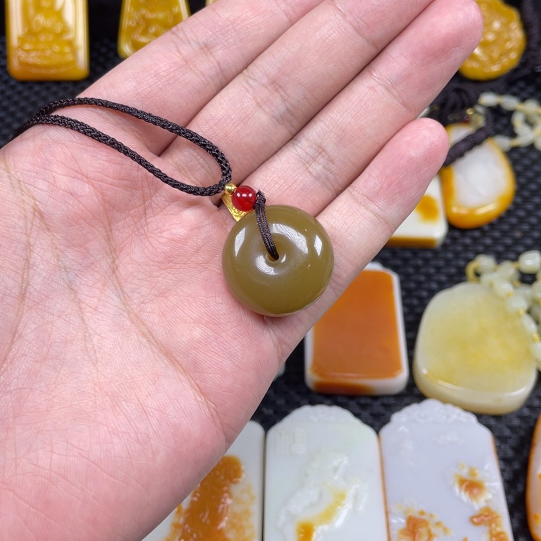 颈饰未镶嵌和田玉