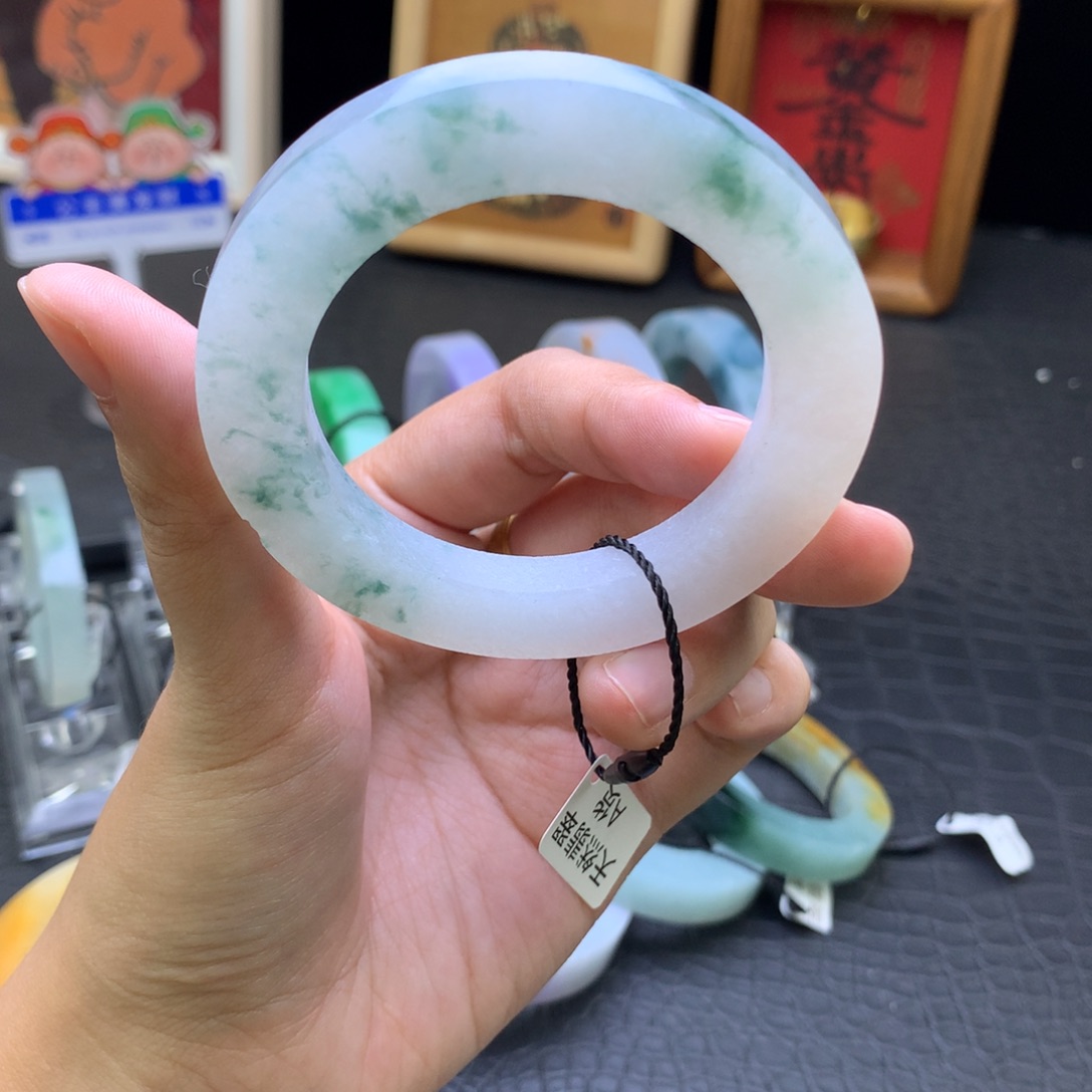 定制翡翠未镶嵌翡翠手镯