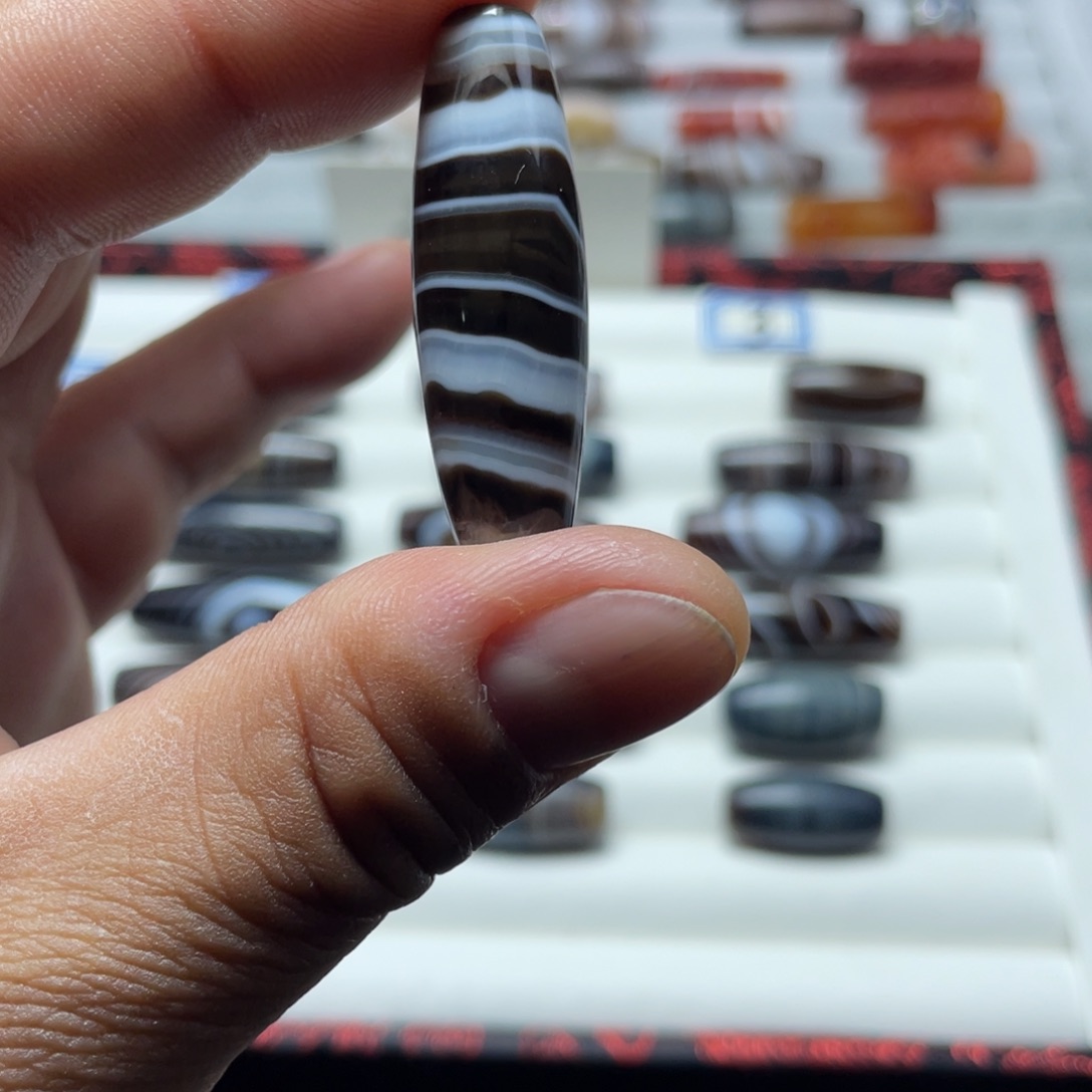 旺***包玛瑙/玉髓合金珠宝奇石