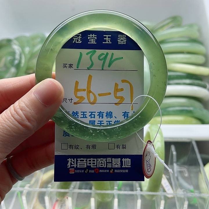 皮***威蛇纹石玉未镶嵌手镯