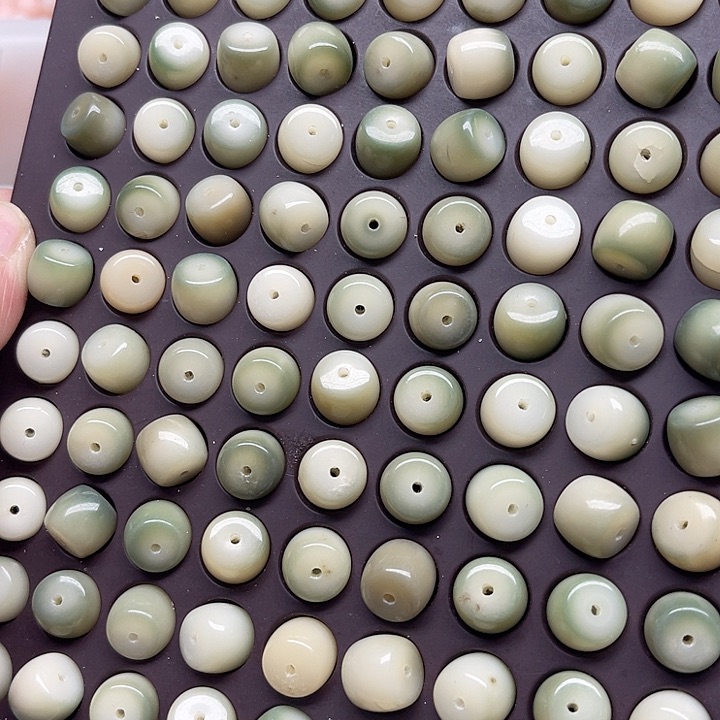 白玉菩提吊坠瑕疵12-10青提直切110