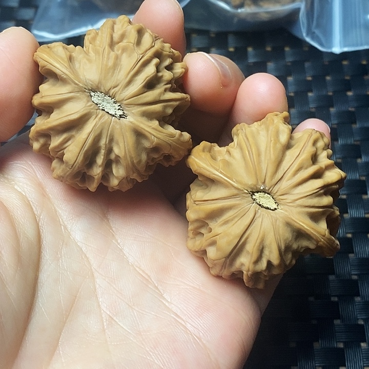 文玩核桃吊坠磨盘