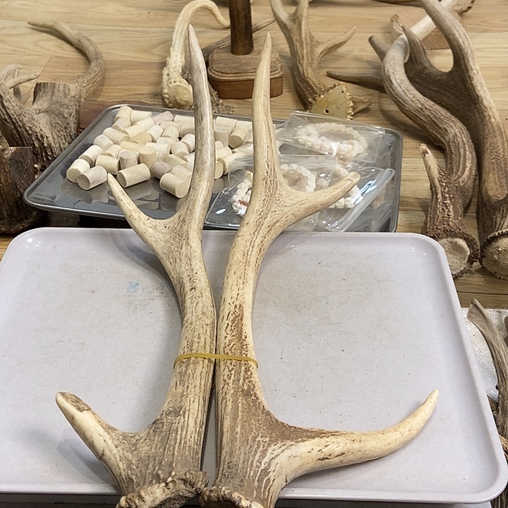 傲***。大叶紫檀（黑酸枝木类）