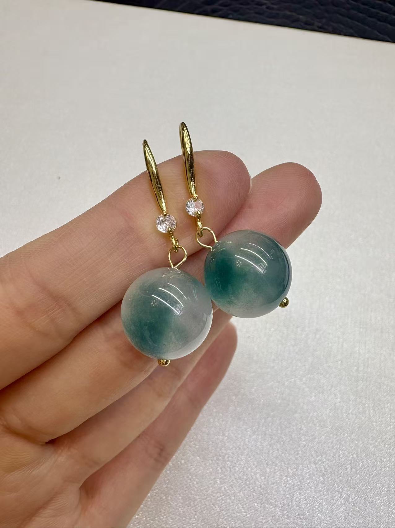 14K金镶嵌翡翠耳勾E947