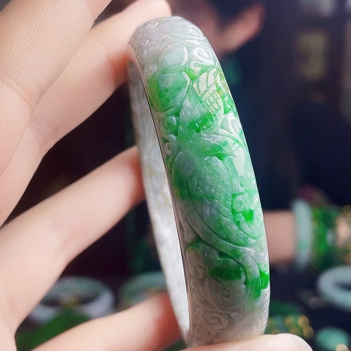 翡翠未镶嵌手镯多样性