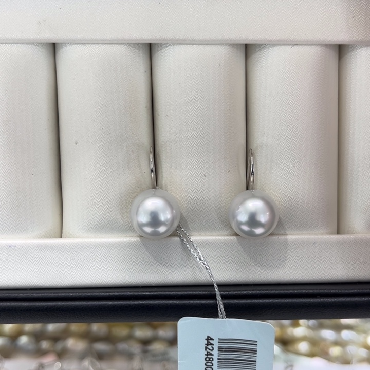 18K金镶嵌海水珍珠漏澳白高跟鞋耳钩10-11mm