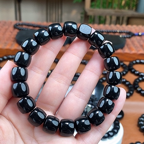 和田玉手串未镶嵌蓝****?