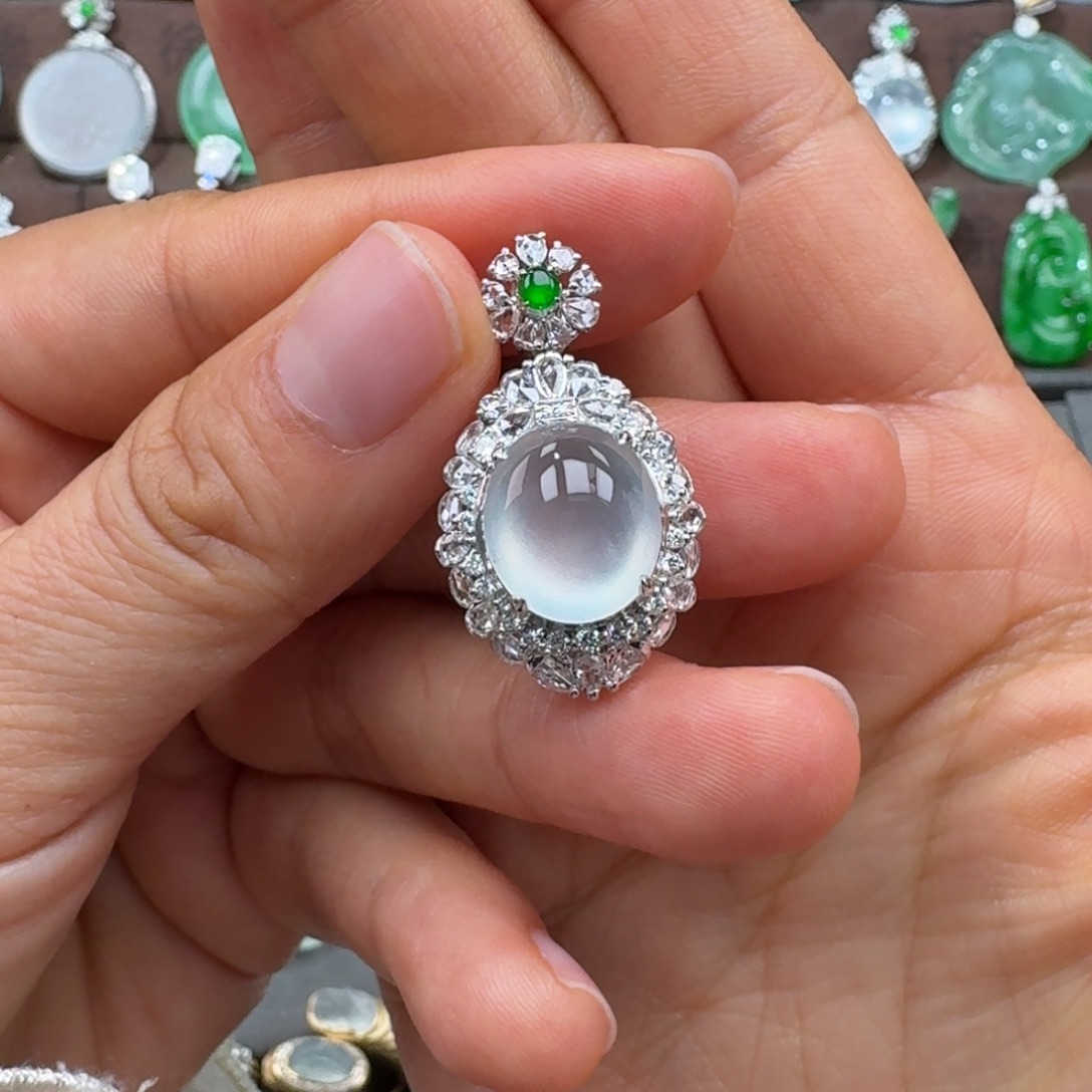 翡翠18K金镶嵌吊坠(赠链)玻璃种蛋面吊坠