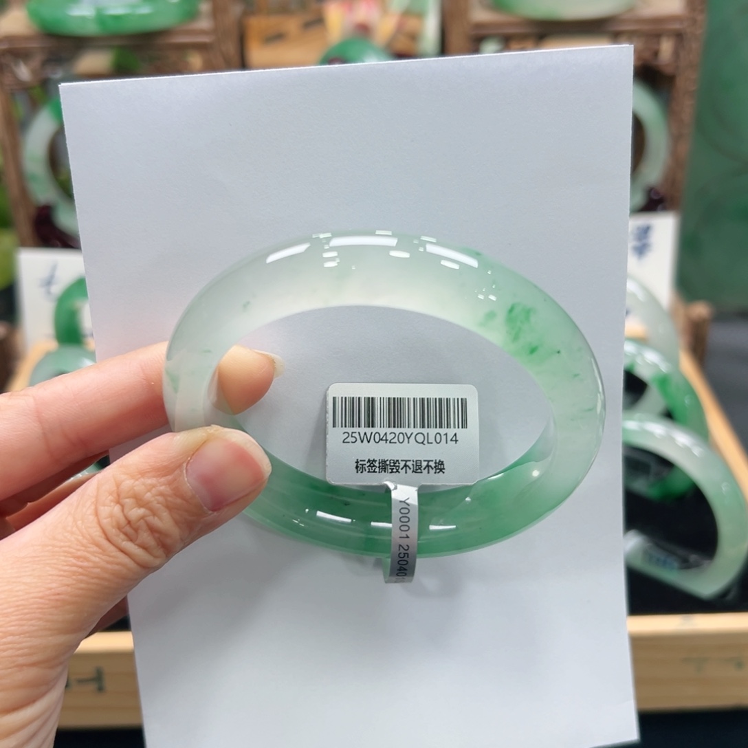 这***乎石英质玉未镶嵌手镯➕佳佳61