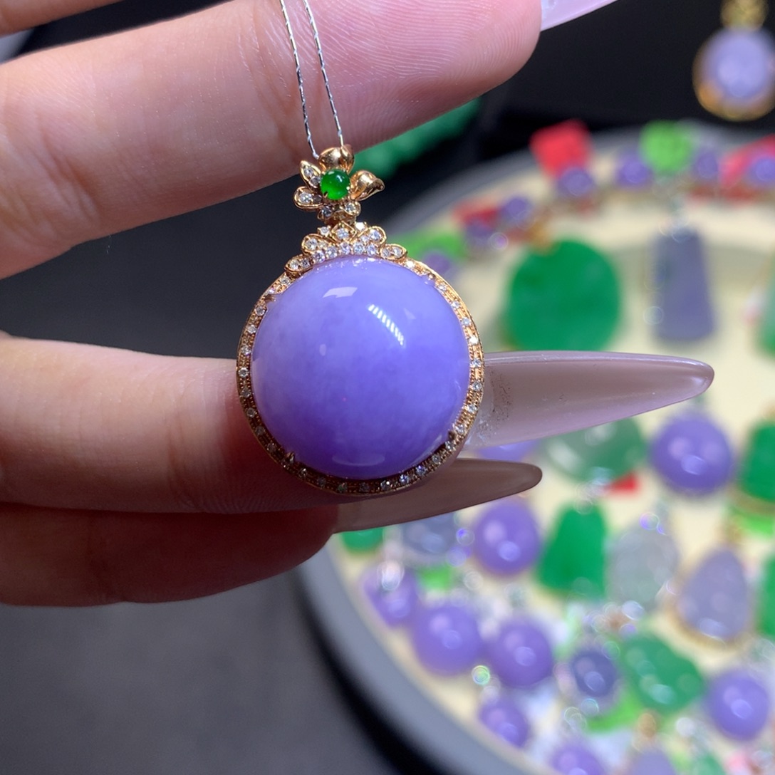 翡翠18K金镶嵌颈饰