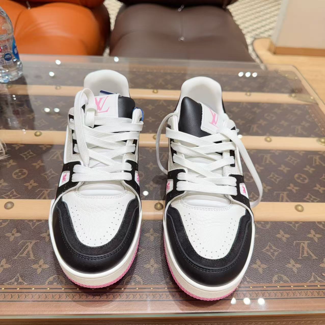 99新 LouisVuitton/路易威登 爆款黑粉trainer!女款板鞋尺码：37.5