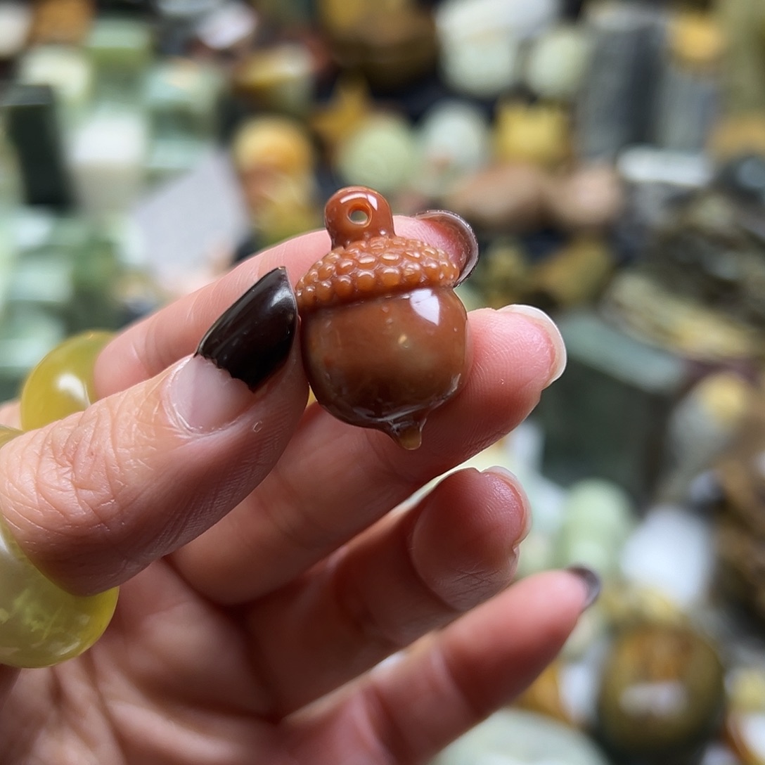 岫玉未镶嵌颈饰辽阳红果果