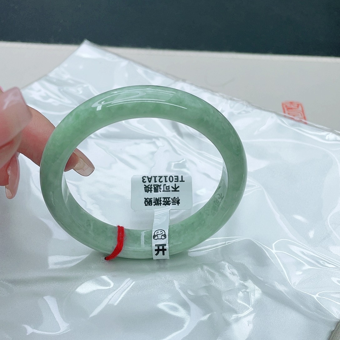 翡翠手镯未镶嵌正55.7