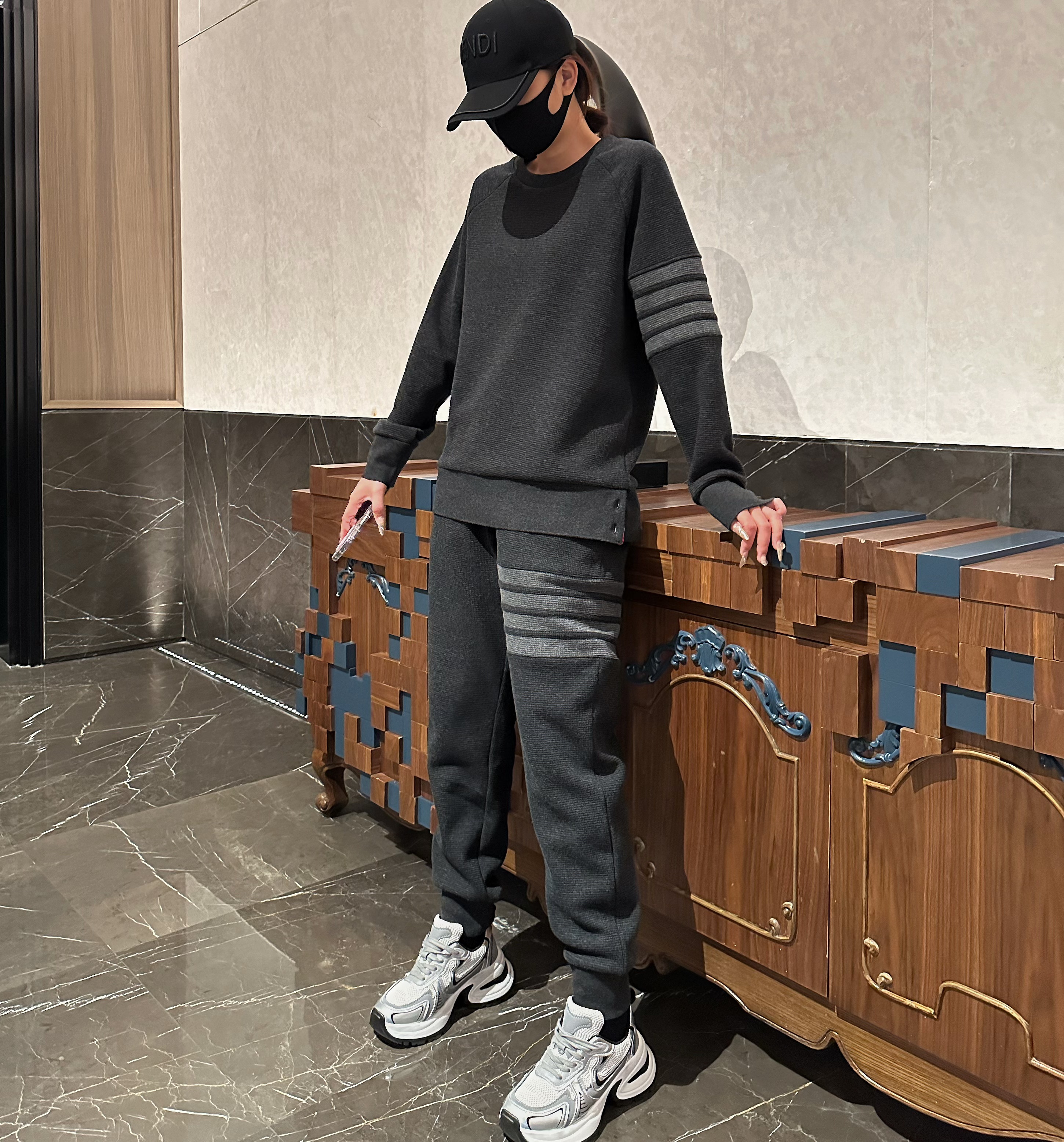 男士针织衫卫裤套装男装修身冬季中性风束脚男士四条杠卫裤男tb