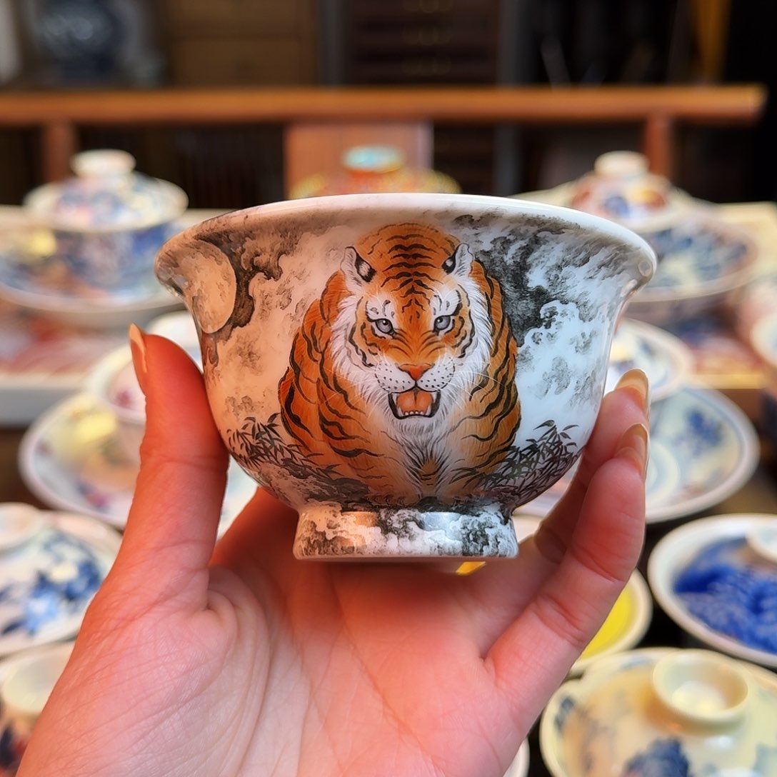 杯重工墨彩粉彩老虎压手杯
