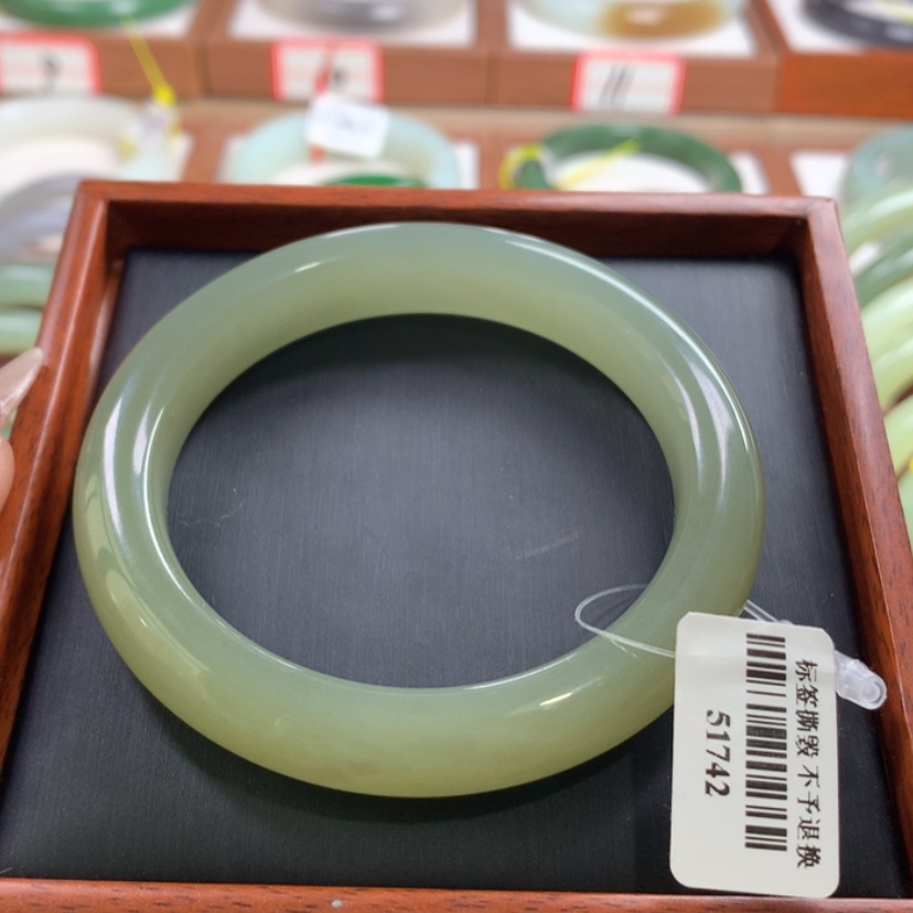 【闪购商品】和田玉手镯未镶嵌56