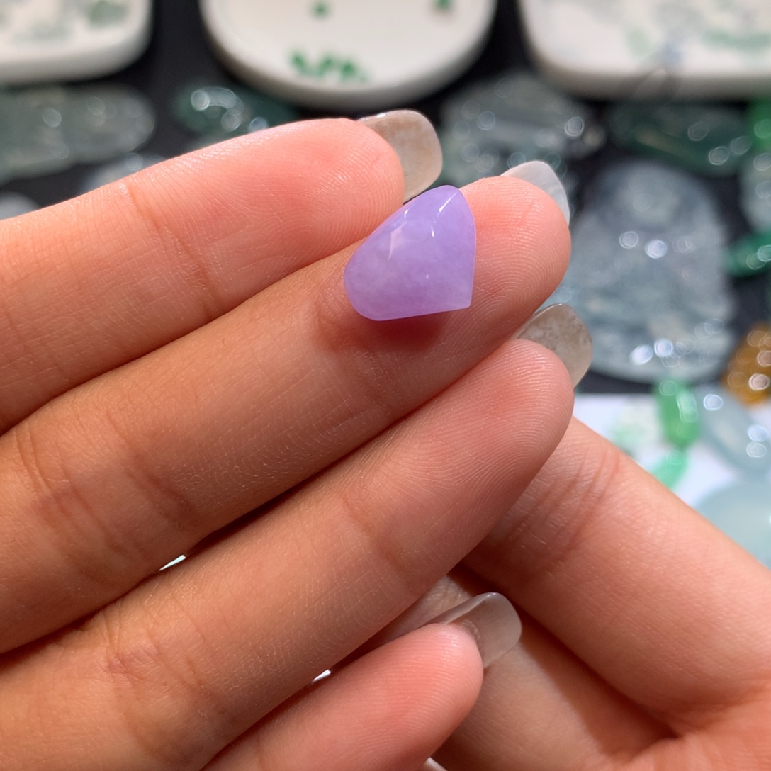 翡翠裸石未镶嵌红紫切割爱心