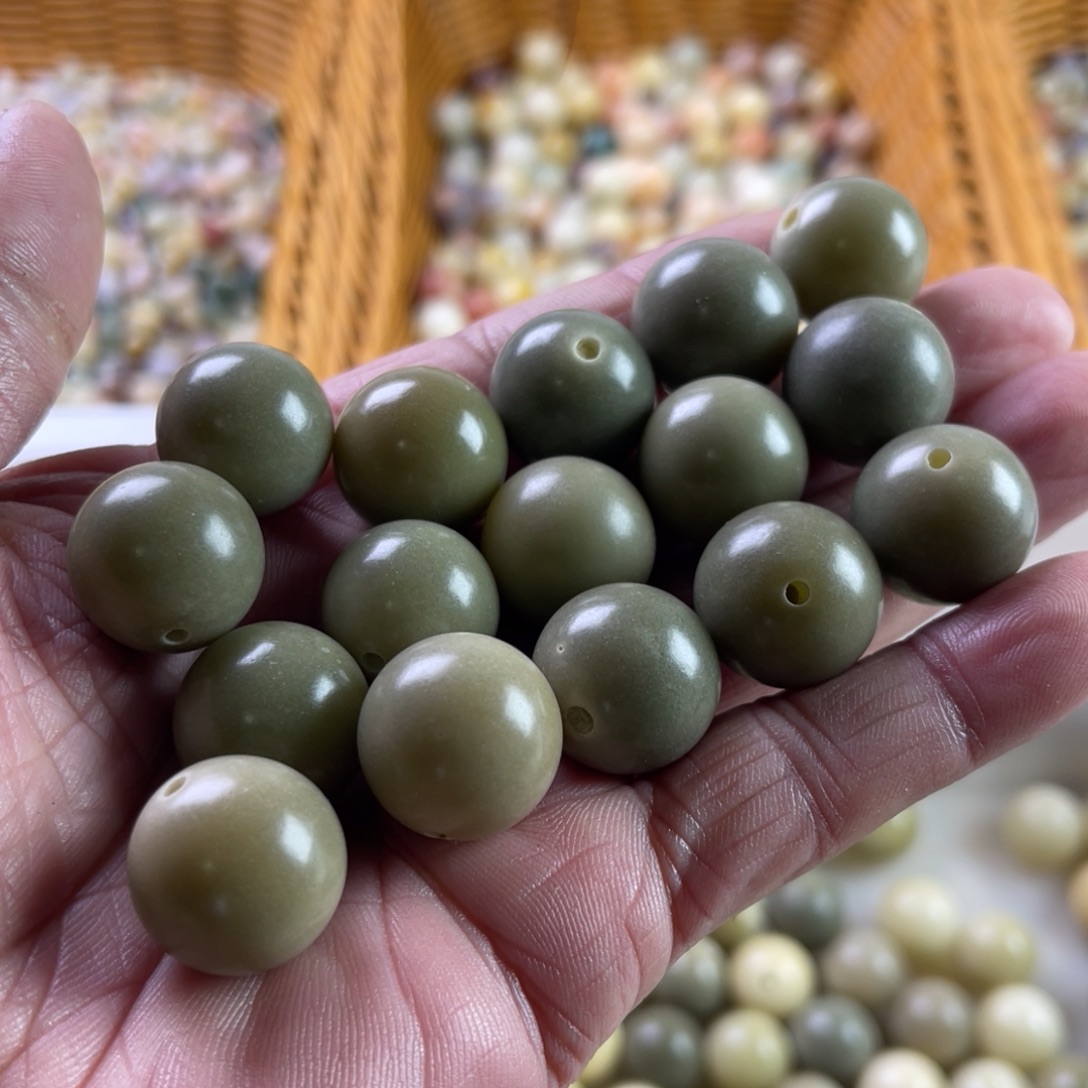 白玉菩提吊坠瑕疵17青提圆珠16颗