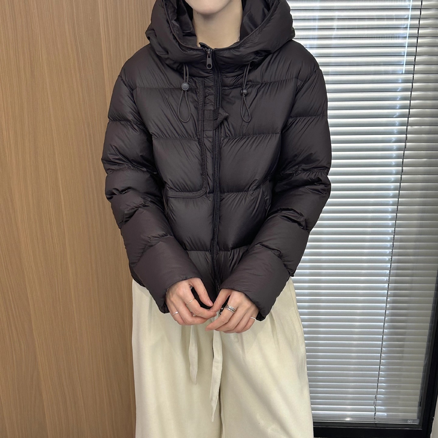 欧洲站2025冬宽松显瘦小个子白鸭绒连帽泡芙羽绒服女加厚面包服