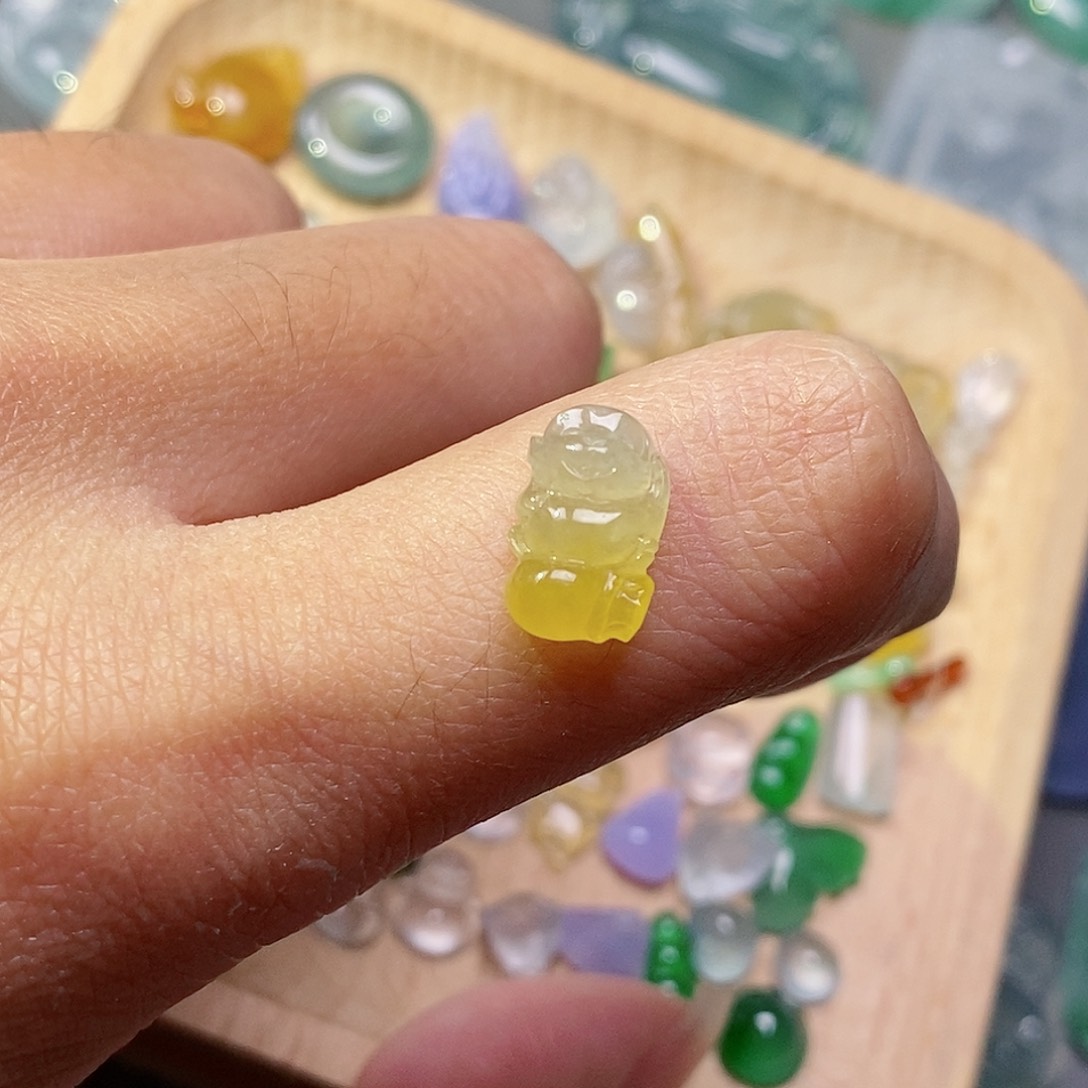 翡翠颈饰未镶嵌翡翠