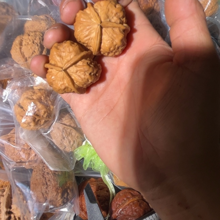 何***白文玩核桃吊坠滇西108