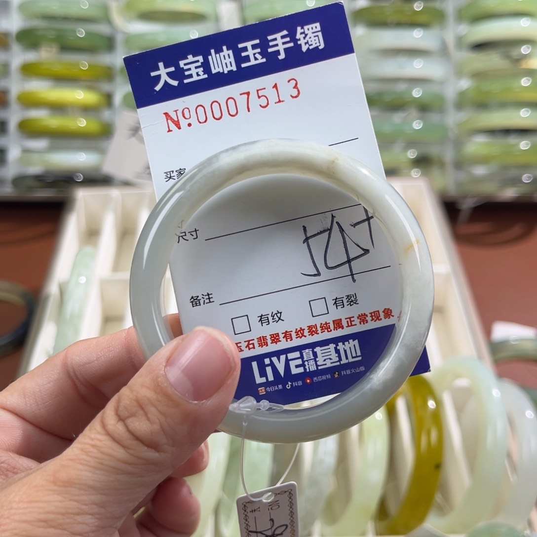 未镶嵌蛇纹石玉手镯昂*
