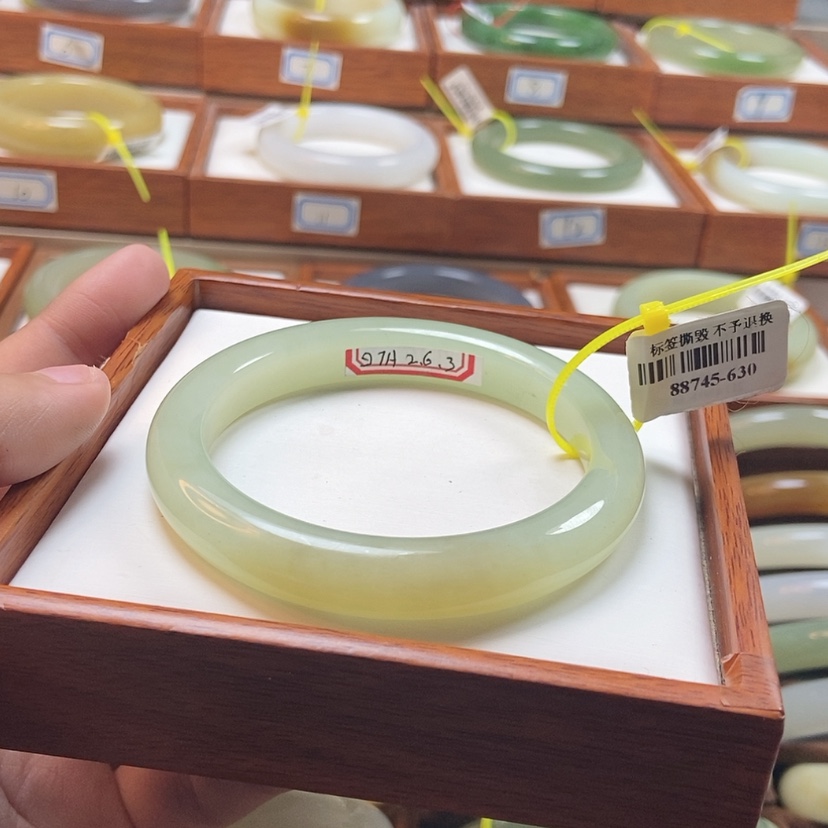 【闪购商品】和田玉手镯未镶嵌