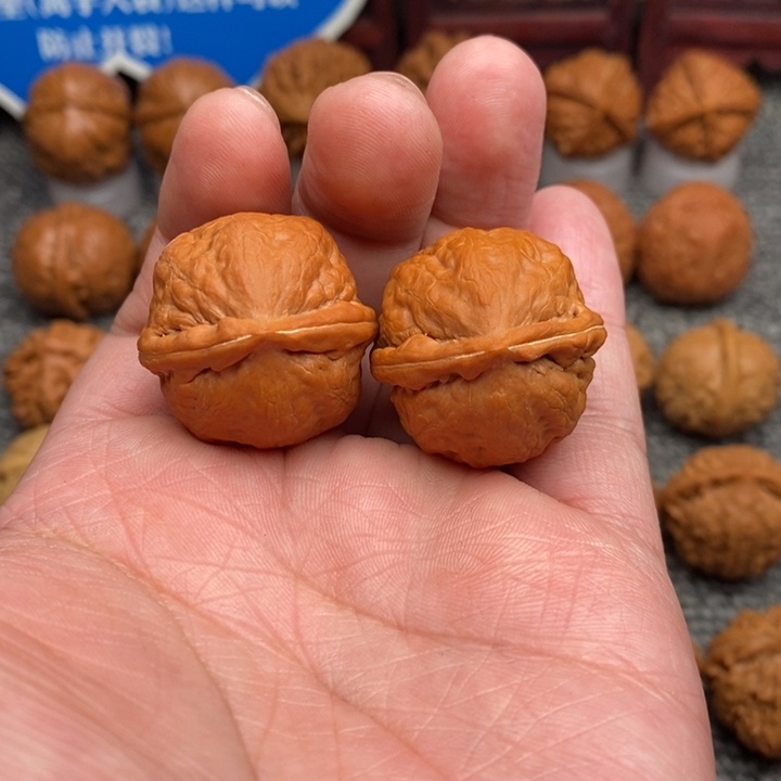 文玩核桃把件铁石