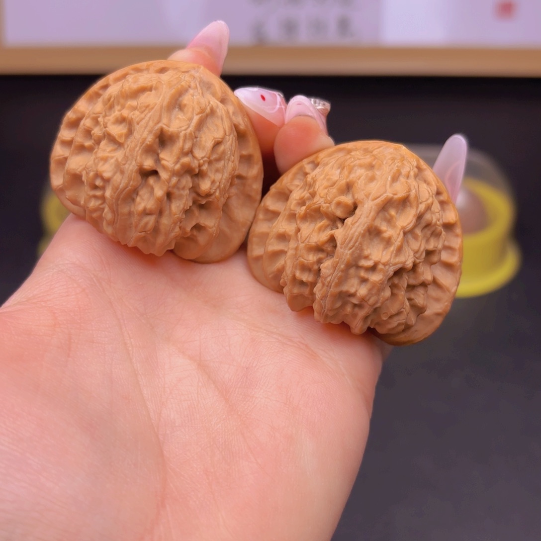 文玩核桃把件三角白 42➕