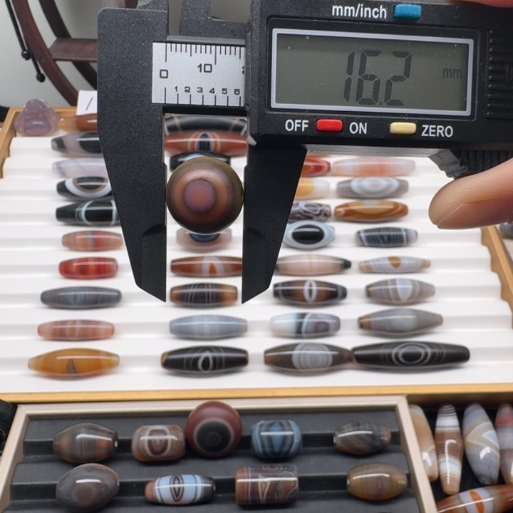 石英质玉未镶嵌颈饰