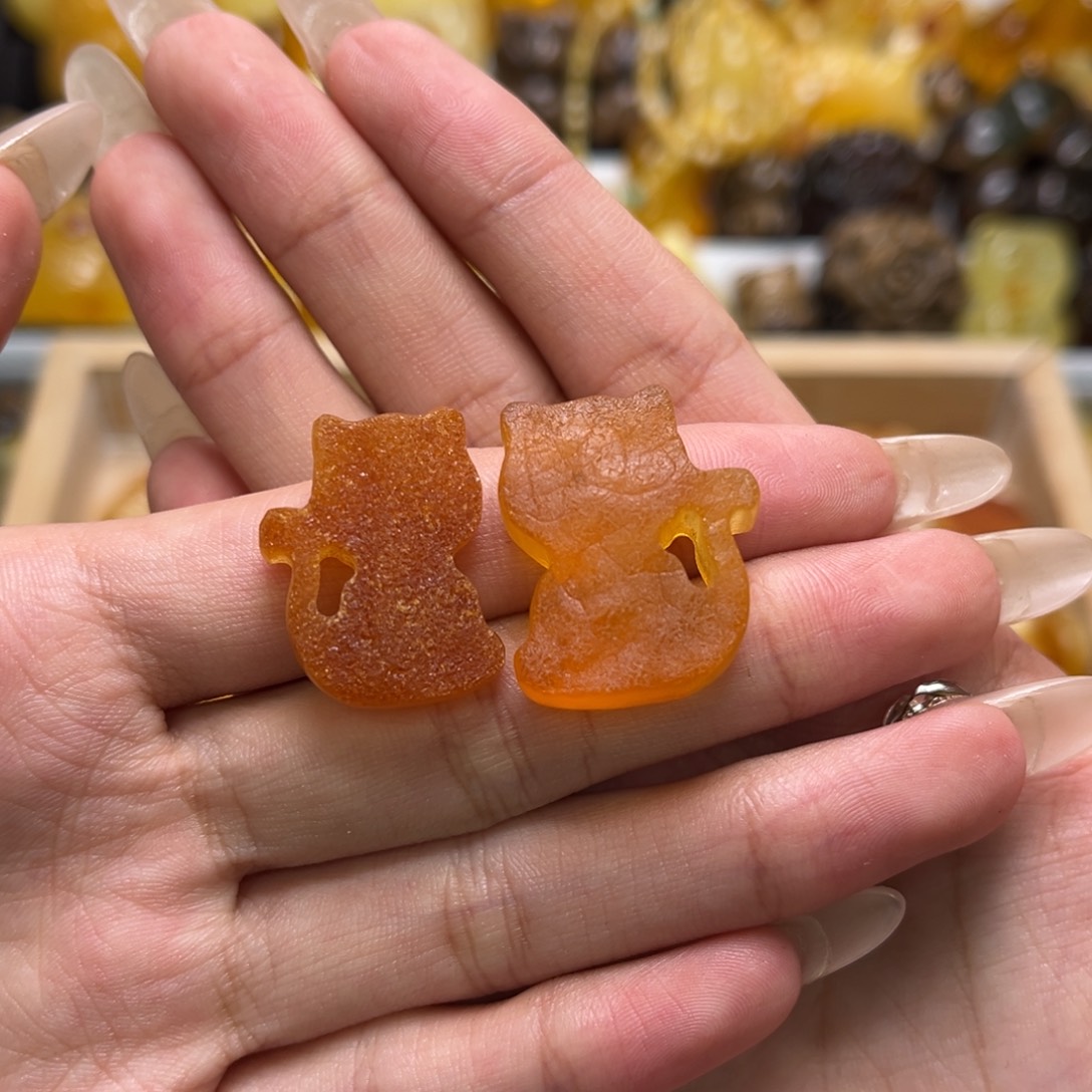 琥珀未镶嵌裸石天然琥珀原皮小猫咪18克价