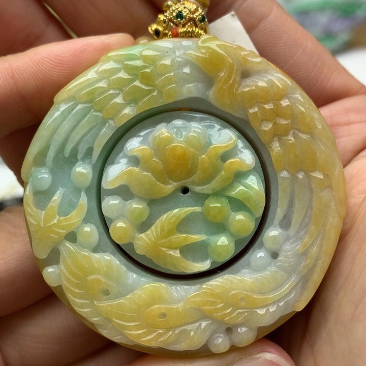 翡翠颈饰未镶嵌翡翠