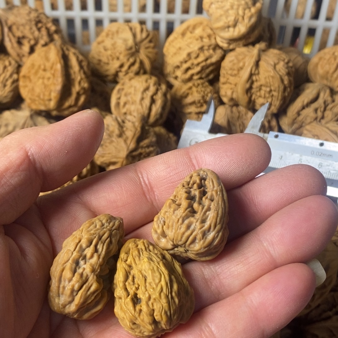 钱****文玩核桃吊坠文玩