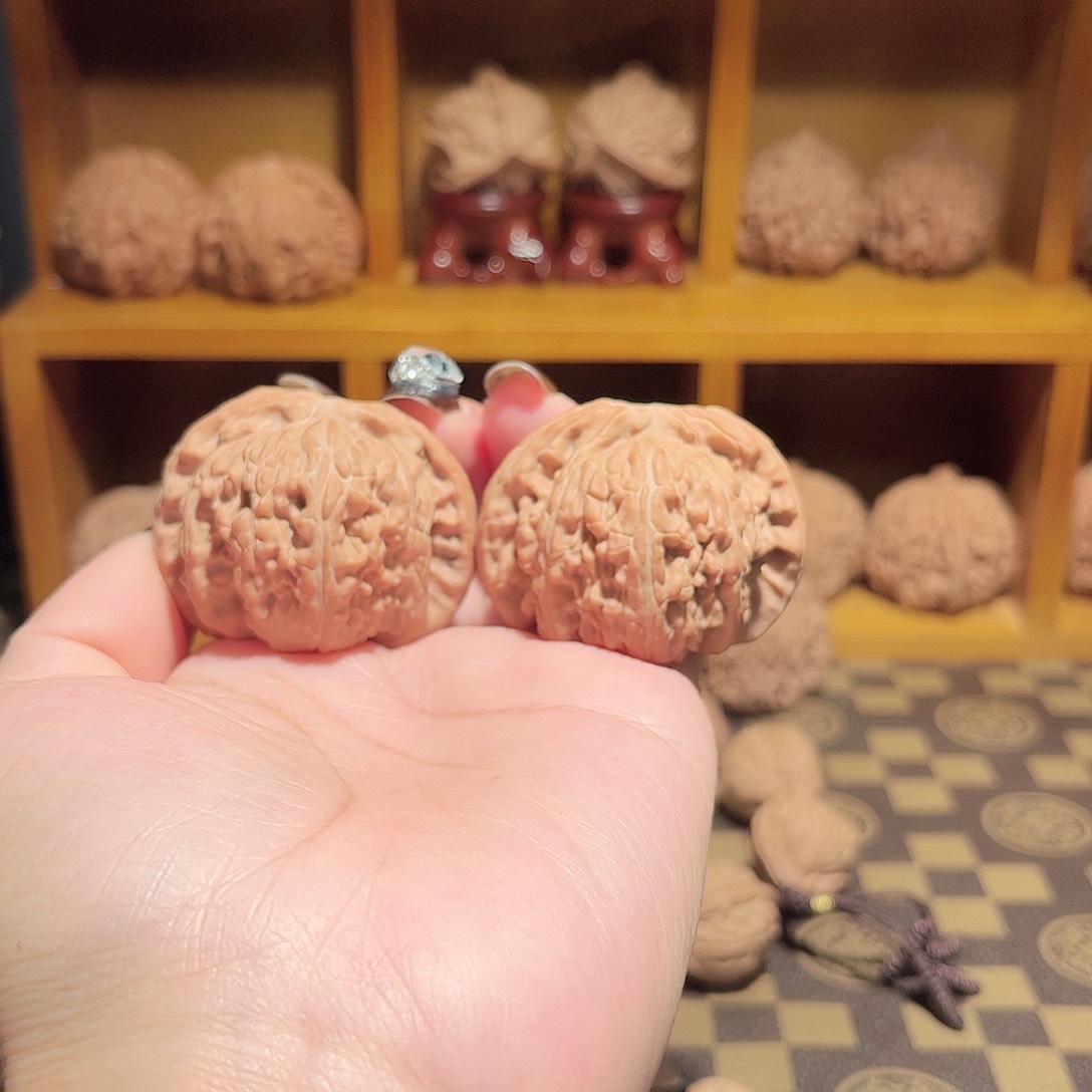 吊坠文玩核桃闷白