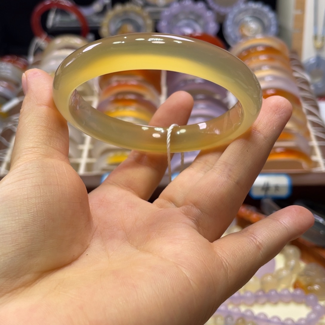 玛瑙/玉髓手镯未镶嵌不同角度不同光线色不同